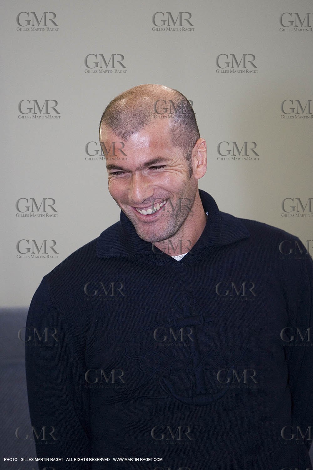 23 01 2007 - Vannes (FRA) - Soccer champion Zinedine Zidane take a visit at Multiplast boatyard where is actually buit GENERALI, the next IMOCA monohull of french sailor Yann Eliès