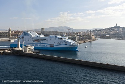 14 01 2012 - Marseille (FRA,13) - Compagnie La Méridionale - le Piana devant Marseille et les Calanques