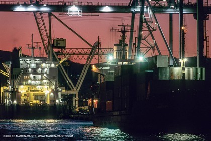 Monde maritime, opérations porturaires, ports, manoeuvres, marine world, harbour operations, maritime shipping,