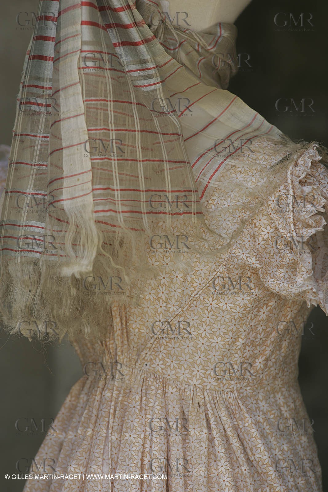 May 2004 - La Tour d'Aigues (FRA, 84) - Old costumes for women of the South exhibition