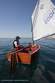 24 05 2010 - Hyères (FRA,83) - Optimist en bois