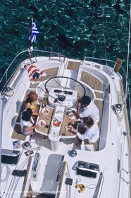 Voile, croisière, personnages