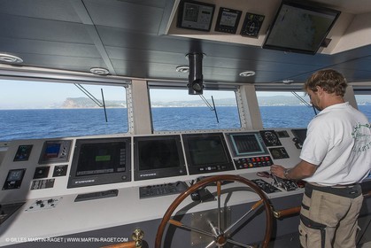 11 09 2014 - la Ciotat (FRA,13) - onboar Al Azzizi, oceanographic research ship buit by H2X boat yard, measure devices manipuation