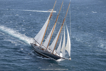28 09 2022? Saint-Tropez,(FRA,83), Les Voiles de Saint-Tropez 2022 Régate N° 2 poup les modernes, navigation libre pour les grandes goélettes
