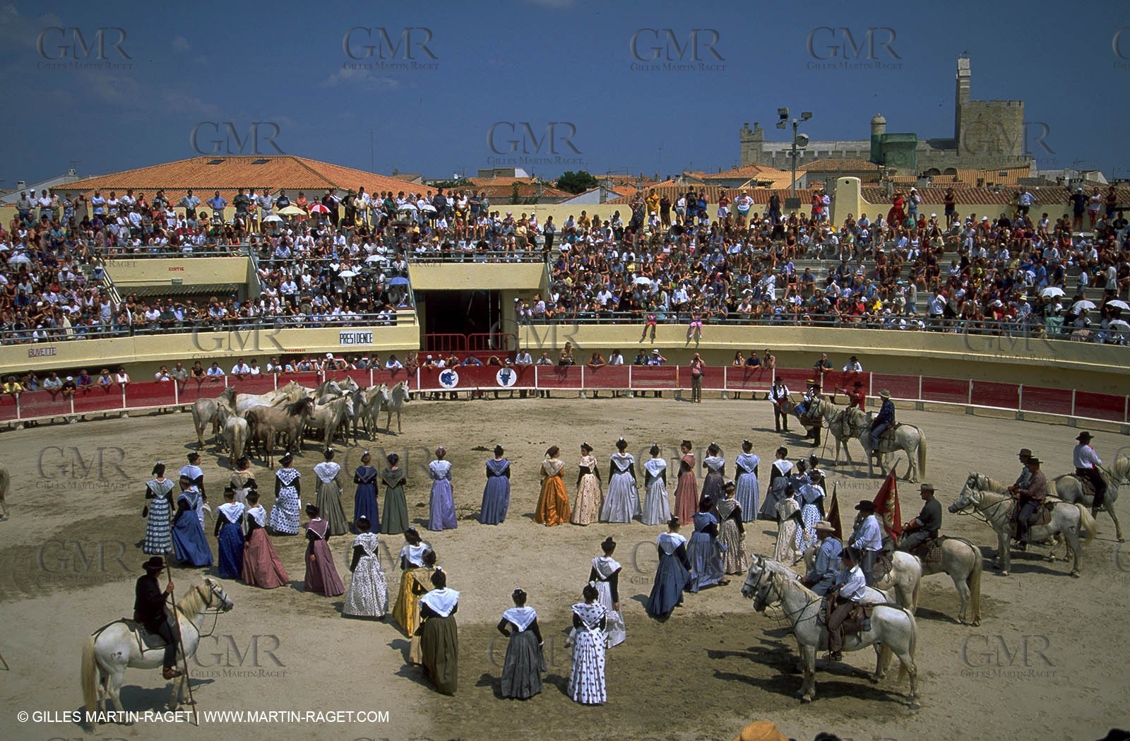 Women of Arles in traditional costume