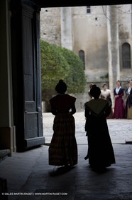 04 03 2007 - Arles - Queen of Arles and her assistants at cour de l'Archevêché