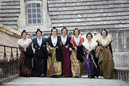 04 03 2007 - Arles - Queen of Arles and her assistants - winter costume trials