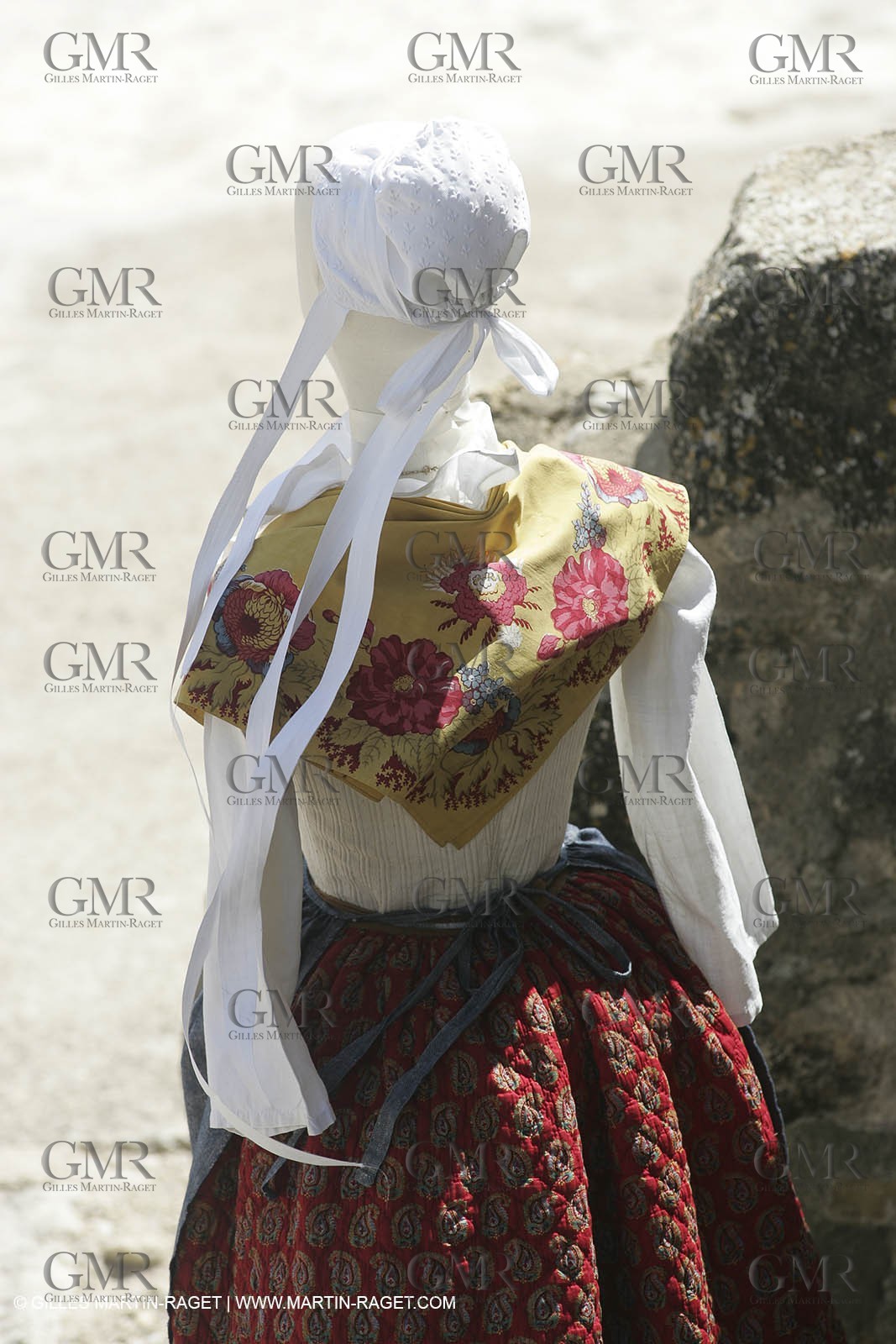 May 2004 - La Tour d'Aigues (FRA, 84) - Old costumes for women of the South exhibition