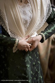 04 03 2007 - Arles - Queen of Arles and her assistants - winter costume trials