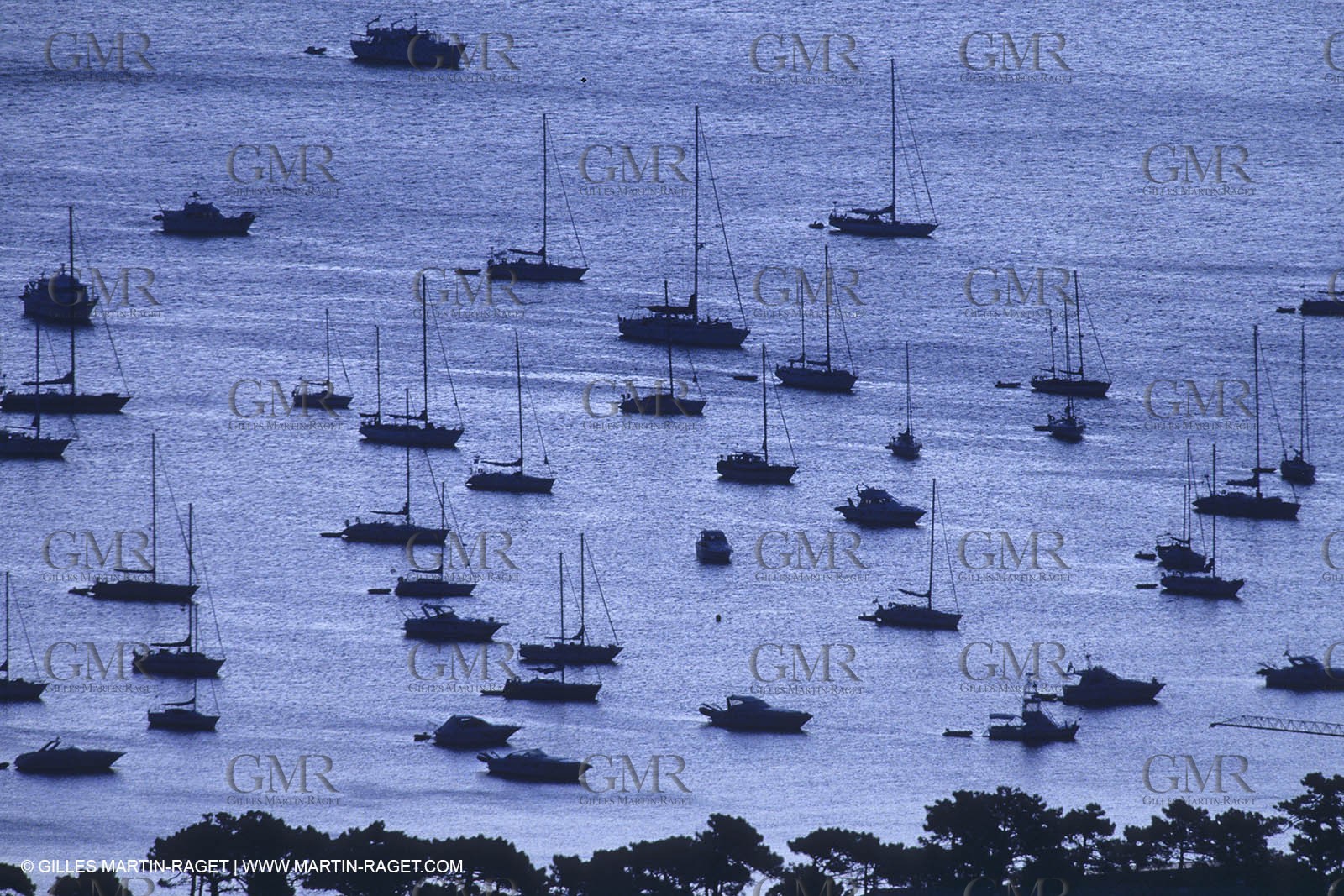 Sailing, Cruising, monohulls at the mooring