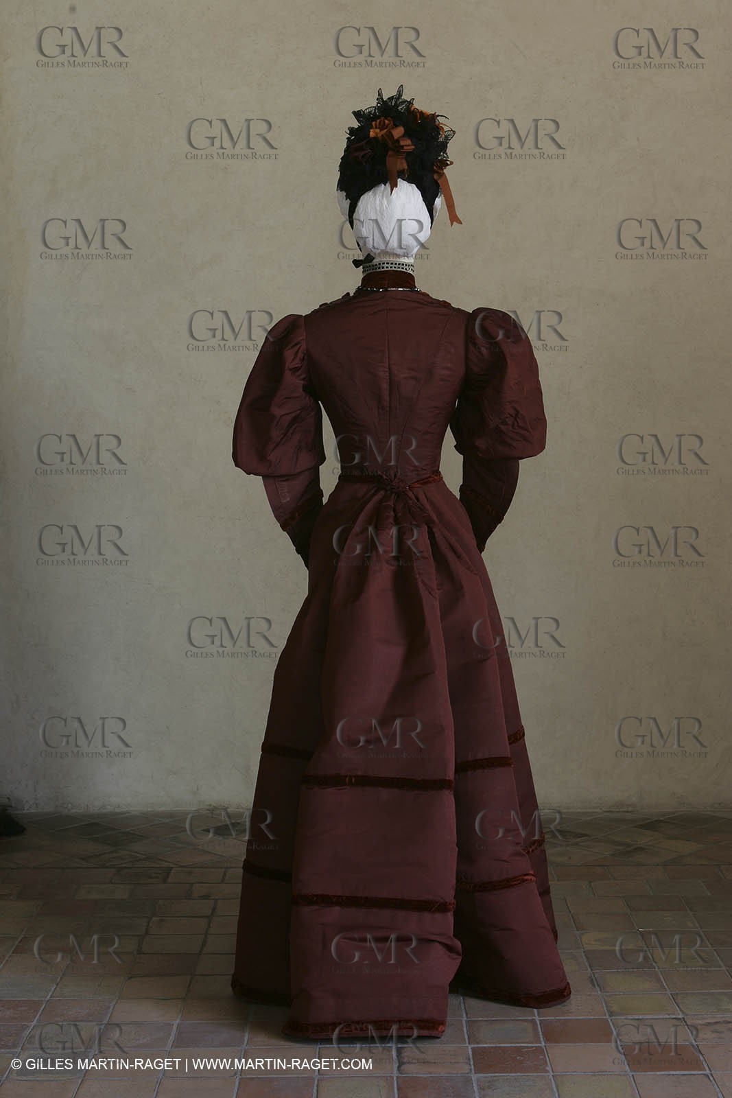 May 2004 - La Tour d'Aigues (FRA, 84) - Old costumes for women of the South exhibition