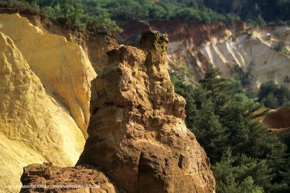 France, Provence, Luberon, Carrières d'ocre près d'Apt, ocher stone pit near Apt