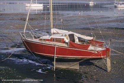 sailing, cruising, monohull at the mooring