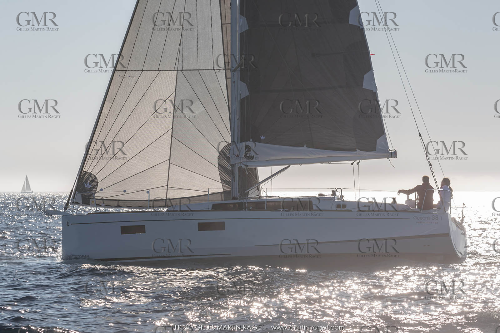 04 07 3017; Les EMbiez (FRA; 83) - Chantier Beneteau; Oceanis 38.1