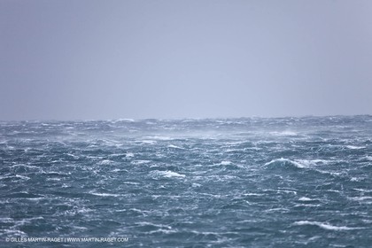 25 10 2010 - Marseille (FRA,13) - Navires au mouillage en raison d'un grève du personnel portuaire