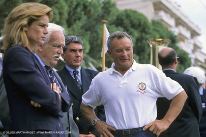 Septembre 1996 - Monaco (MON) - Monaco Classic Week - Eric Tabarly avec le Prince Rainier et Caroline de Monaco