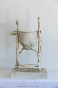 12 07 2020, St Rémy de Provence (FRA, 13) Oeuvre Germaine Richier, Fonts Baptismaux, moyen, 1957, plâtre original, Collection particulière