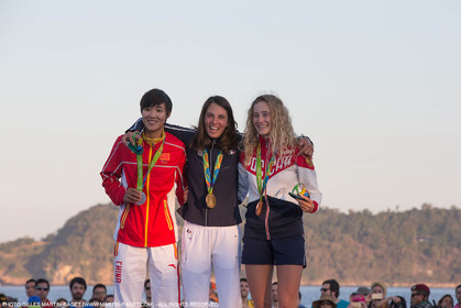 14 08 2016, Rio de Janeiro (BRA), 2016 Olympic Games, Sailing, RSX Women medal ceremony, Peina Chen (CHI), Charline Picon (FRA), Stefania Elfutina (RUS)