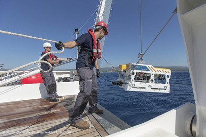 11 09 2014 - la Ciotat (FRA,13) - onboar Al Azzizi, oceanographic research ship buit by H2X boat yard, measure devices manipuation