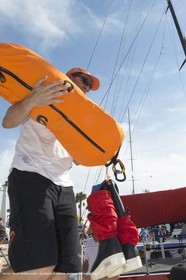 10 10 2014, Alicante (ESP), Volvo Ocean Race 2014-15, Team Alvimedica, final loading