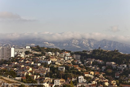 06 08 09 - Marseille - La neble - Brouillard sur les calanques et îles de Marseille