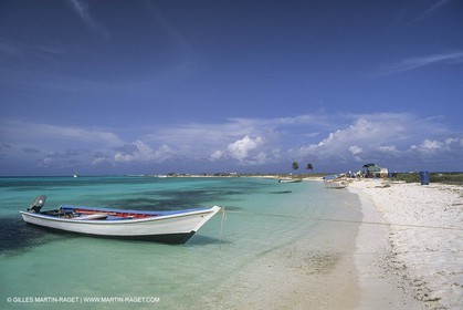 sailing, cruising, monohull at the mooring