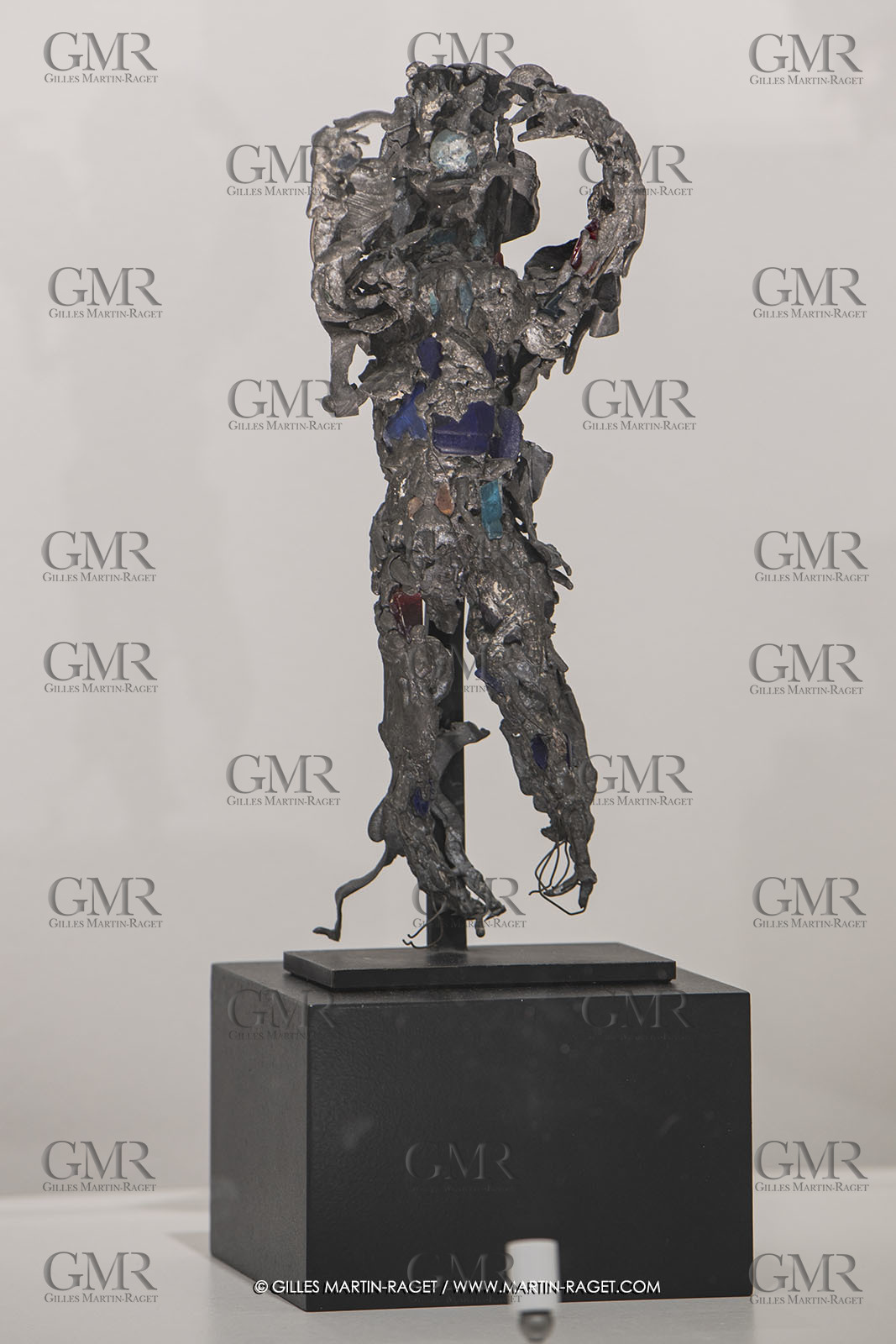 30 10 2023, Montpellier (FRA), oeuvre de Germaine Richier, Exposition Centre Pompidou - Musée Fabre 2023, Plomb et verres de couleur n° 15 1952.1953, Plomb et verres colorés, Pièce unique, 31 x 12 x 7,5 cm, Collection particulière française