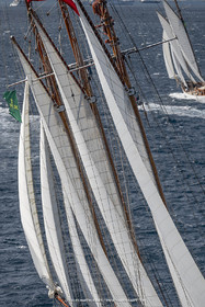 28 09 2022? Saint-Tropez,(FRA,83), Les Voiles de Saint-Tropez 2022 Régate N° 2 poup les modernes, navigation libre pour les grandes goélettes