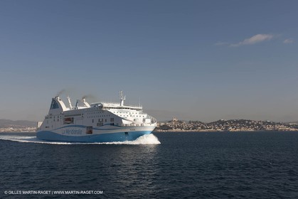 14 01 2012 - Marseille (FRA,13) - Compagnie La Méridionale - le Piana devant Marseille et les Calanques