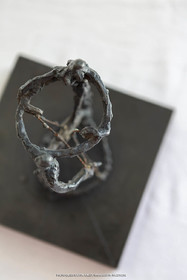 12 07 2020, St Rémy de Provence (FRA,13), Oeuvre de Germaine Richier, Le Sablier I 1946, Bronze patiné foncé, Epreuve d'exposition, Fondeur L.Thinot, Paris, 20,5 x 17 x 17 cm, Collection particulière