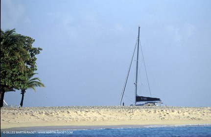 Multicoque au mouillage