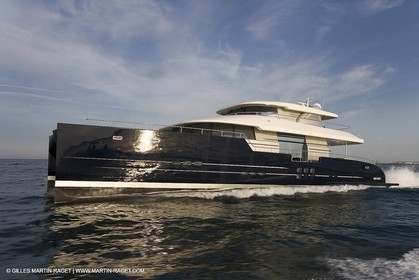 11 06 2007 - Valencia (Spain) - Bradley, super yacht catamaran dessiné par Gilles Vaton et construit par H2X à la Ciotat (France)