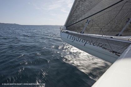 Samedi 5 septembre 2009 - Hyères (FRA, 83) - L'Hydroptère bat le record du monde de vitesse avec un run à 51,36 knts (sous réserve de ratification par le WSSRC)