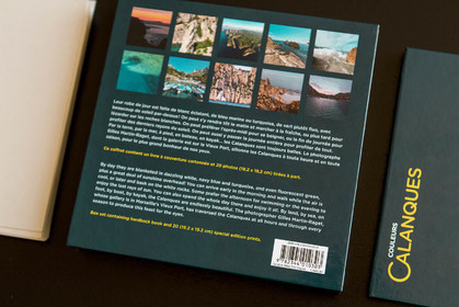 Coffret Couleurs Calanques, Textes et photos Gilles Martin-Raget, Editions Glénat, Octobre 2015, 20 x 20 cm, livre 30 pages, texte anglais français, 20 photos tirées sur papier 300 gr au format 19,2 x 19,2 cm.
