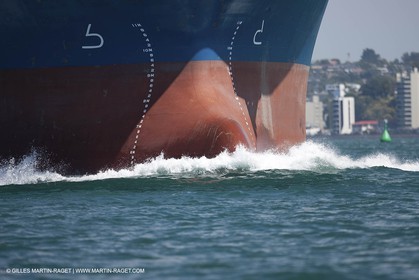 23 01 2009 - Auckland (NZL) - Louis Vuitton Pacific Series - BMW ORACLE Racing - Tuning up onboard Emirates Team New Zealand yacht