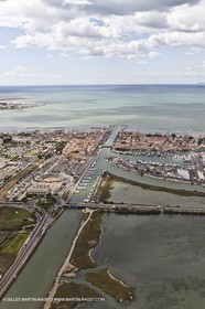 25 09 2010 - photos aériennes du littoral provençal entre l'étang de Berre et la Grande Motte via la Camargue - Le Grau du Roi