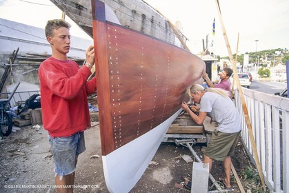 Bateaux à moteur, canots d'époque, Construction de la répolique de Sagitta au chantier Trapani (Cassis, FRA,13)