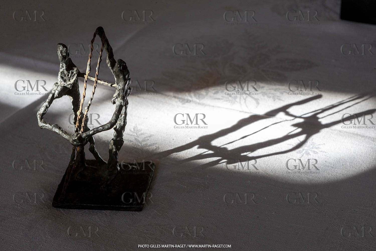 11 02 2020, St Rémy de Provence (FRA,13), Oeuvre de Germaine Richier, Le Combat 1946, Bronze patiné foncé, Epreuve d'exposition, Fondeur L. Thinot, 12 x 8 x 7 cm, Collection particulière