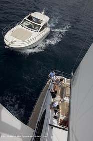 Monocoque de croisiere au mouillage