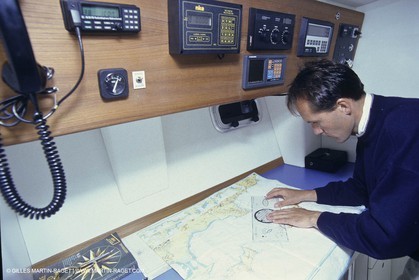 Voile, croisière, personnages, homme seul