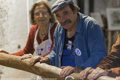 14 11 2015, Saint-Etienne du Grès (FRA,13), fabrication traditionelle de l'huile d'olive au moulin de la Croix, Philippe Calot, Claire Gautier