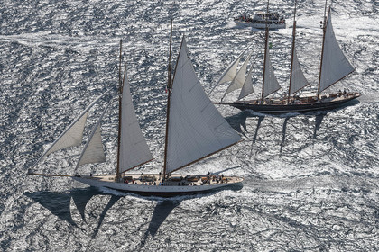 28 09 2022? Saint-Tropez,(FRA,83), Les Voiles de Saint-Tropez 2022 Régate N° 2 poup les modernes, navigation libre pour les grandes goélettes