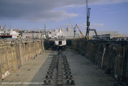 Monde maritime, opérations porturaires, ports, manoeuvres, marine world, harbour operations, maritime shipping,