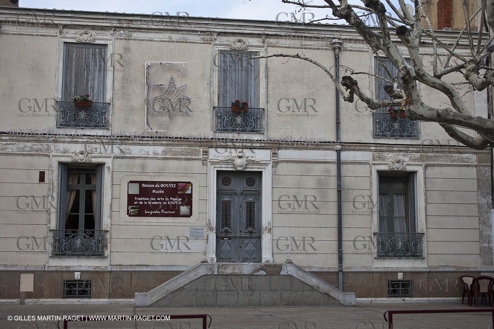 December 2009 - Boutis