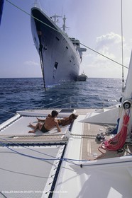 Voile, croisière, personnages