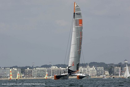 2004 Atlantic record attempt - Orange II back in La Baule