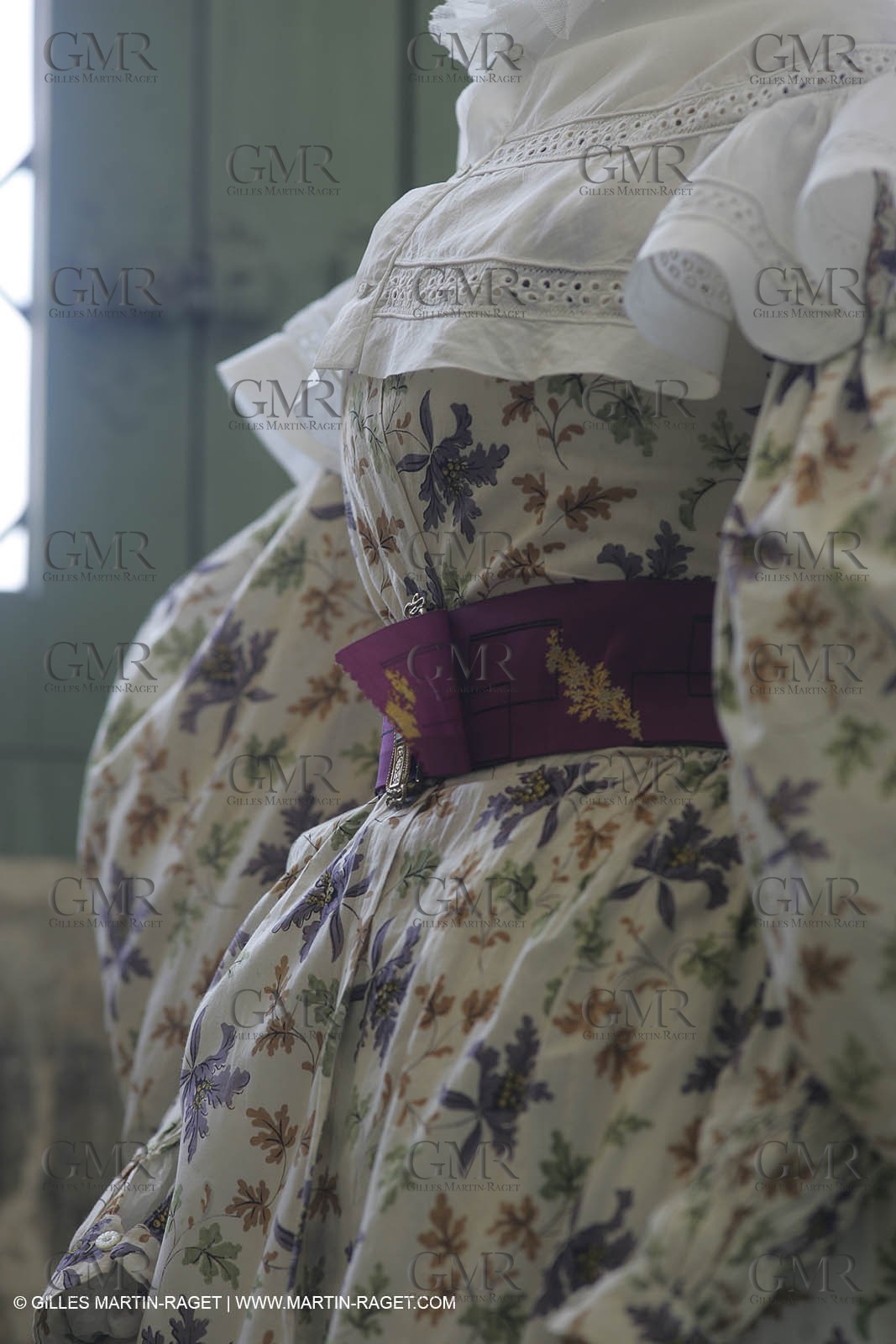 May 2004 - La Tour d'Aigues (FRA, 84) - Old costumes for women of the South exhibition
