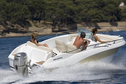 Motor boat running