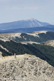 19 08 07 - Higher Provence, landscapes as seen from top of Mount Lure (FRA, 04)
