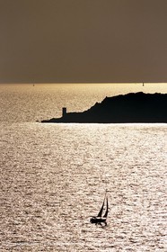 Crusing monohull sailing